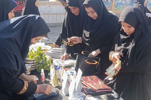 برپایی نمایشگاه "مادرم فاطمه" در دبیرستان مهر نیشابور