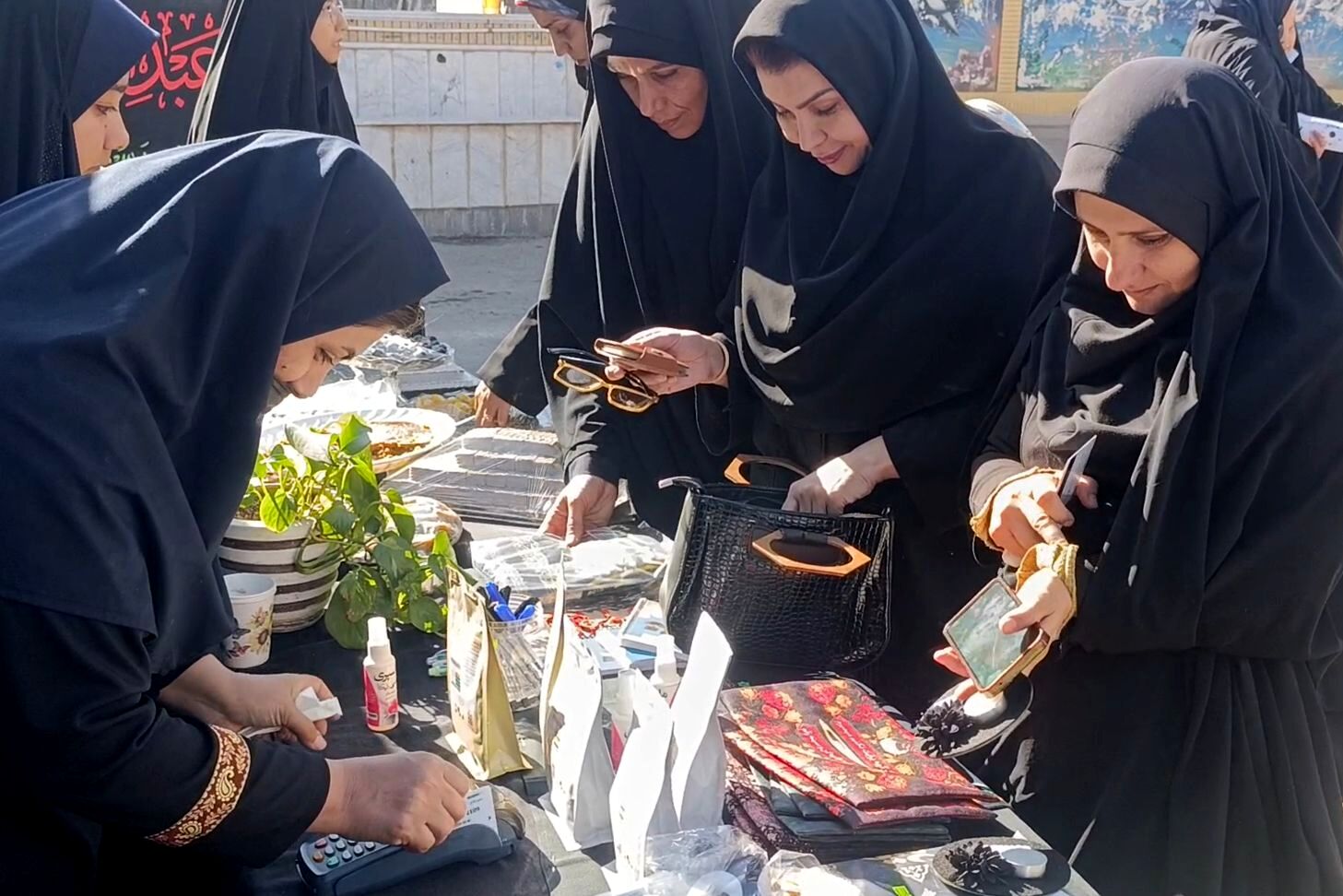 برپایی نمایشگاه "مادرم فاطمه" در دبیرستان مهر نیشابور