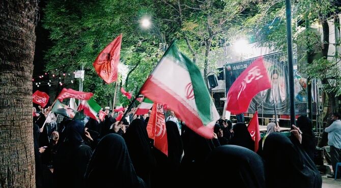 خروش شبانه در خرم‌ آباد؛ تجلی وحدت در میدان امام خمینی (ره)