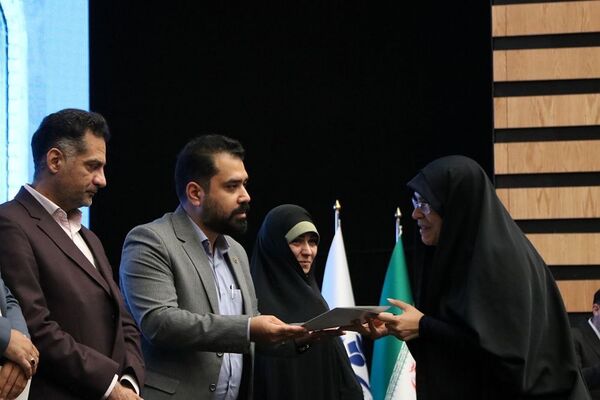 تقدیر از دانش‌آموزان برتر حوزه فرهنگی و هنری در آموزش و پرورش ناحیه یک شهرری