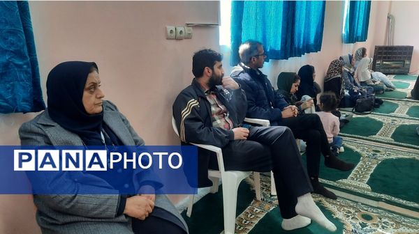 نشست صمیمی انجمن و اولیا پایه هفتم در دبیرستان فرهنگیان ناحیه۷ مشهد