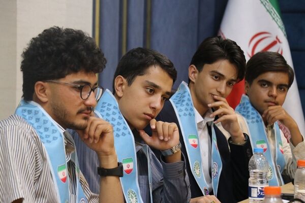 حضور نمایندگان خراسان رضوی در اختتامیه دوازدهمین دوره مجلس دانش آموزی
