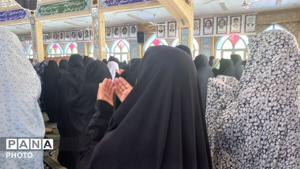 تجدید پیمان مردم فیروزآباد در نماز جمعه 
