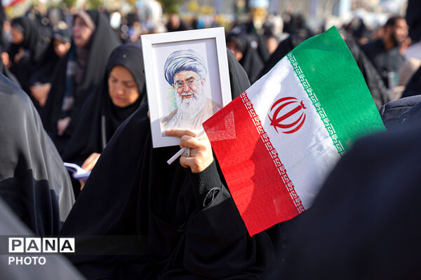 سوگ و حزن اعلام شهادت رهبر معظم انقلاب در حرم مطهر رضوی-۲