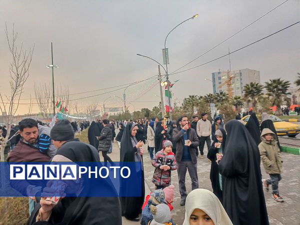 شادپیمایی مردم قم در جشن نیمه شعبان