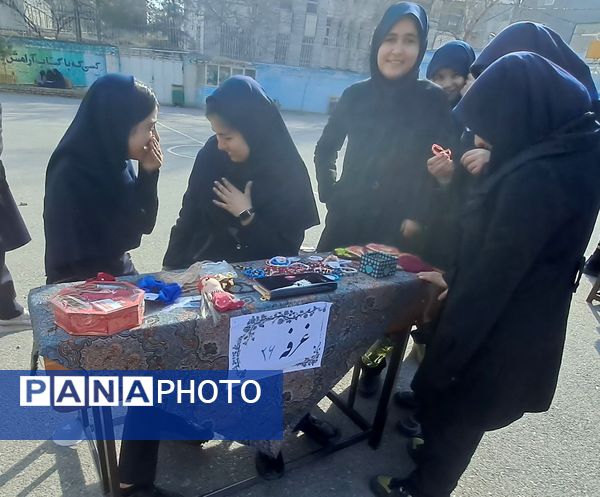 بازارچه کارآفرینی دانش آموزان در مدرسه انیس خوش قدم 