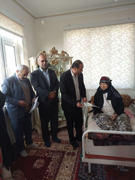 تجلیل پیشتازان از مادران شهدا به‌مناسبت هفته قرآن، عترت و نماز در خداآفرین