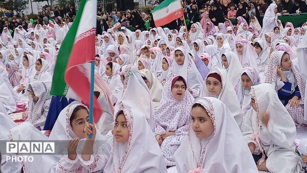 حضور معاون پرورشی وزارت آموزش و پرورش در جمع فرشتگان نمازگزار