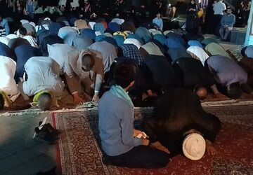 اجتماع بزرگ دانش آموزان مشهدی همزمان با برگزاری سی و سومین اجلاس سراسری نماز