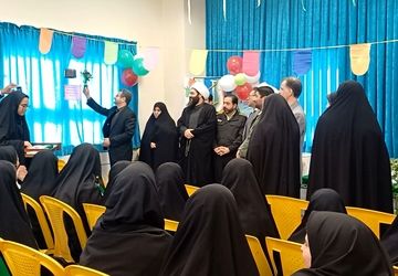 زنگ انقلاب در دبیرستان دخترانه زنده یاد الهام صادقی کوهپایه 