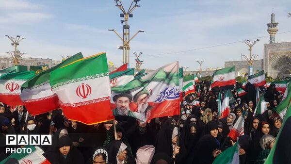 اجتماع بزرگ مشت‌های گره کرده در مشهد