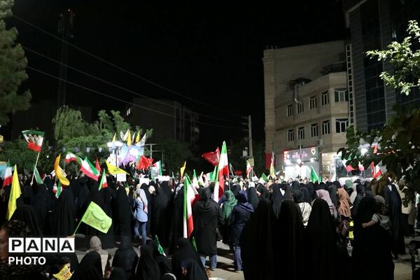 لبخند معنویت در کنار چادر پاکی