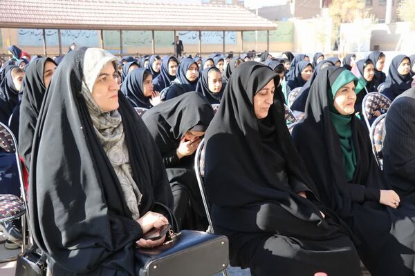 مراسم زنگ پدافند غیرعامل در مدرسه ام هانی ناحیه 2 یزد 