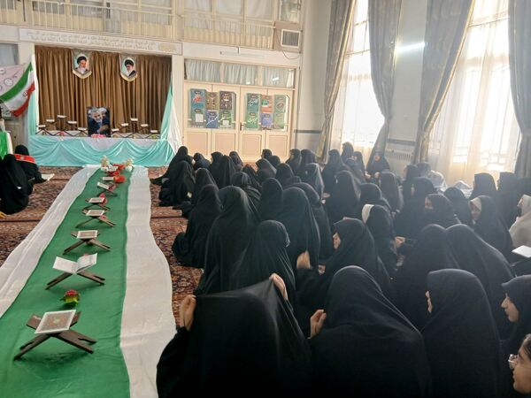 محفل انس با قرآن در دبیرستان دخترانه فاطمیه 