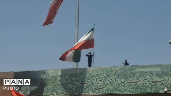 تهران در قاب بدرقه؛ روایت دانش‌آموزان از وداعی که در تاریخ ماند