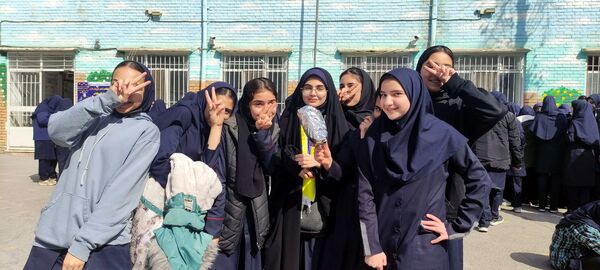 بازارچه کارآفرینی دانش آموزان دبیرستان پژمان بختیاری مشهد 