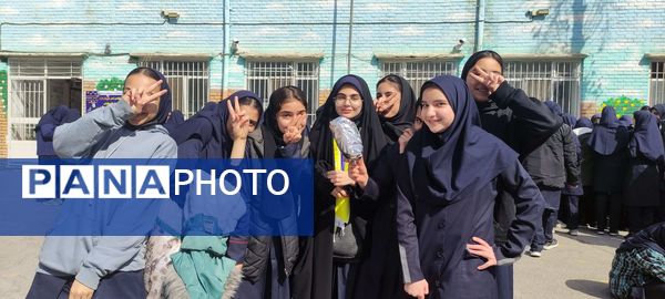 بازارچه کارآفرینی دانش آموزان دبیرستان پژمان بختیاری مشهد 