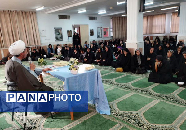 انتخابات انجمن اولیاء و مربیان در دبیرستان میعاد قم