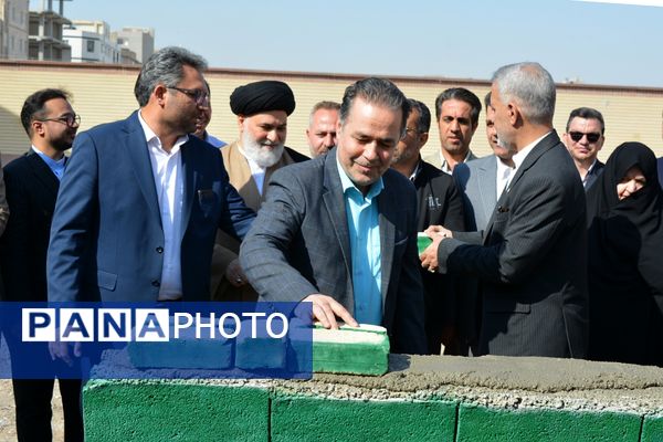 حاج مجید خوئی و بانو کمپانی، سازندگان ۹ کلاس جدید برای دختران بهارستانی