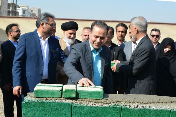 حاج مجید خوئی و بانو کمپانی، سازندگان ۹ کلاس جدید برای دختران بهارستانی