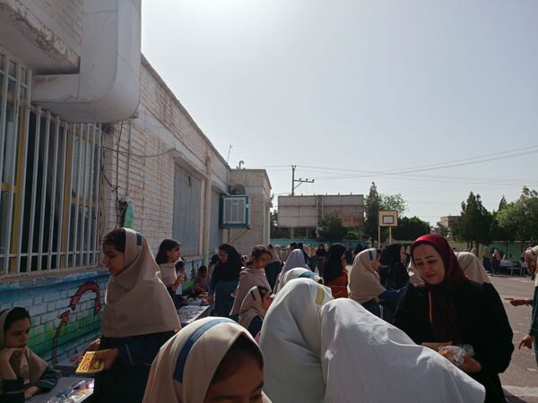 بازارچه دانش آموزی در دبستان سمیه 