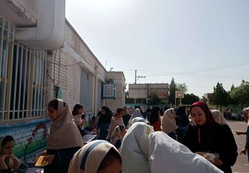 بازارچه دانش‌آموزی در دبستان سمیه