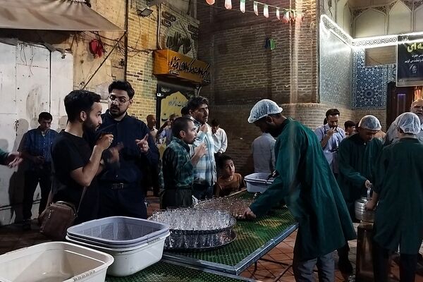 چایخانه فاطمه الزهرا در هشتاد و نهمین شب از اجتماعات مردمی 