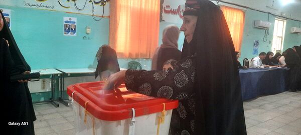 حضور گسترده مردم شهرستان دهلران در دور دوم انتخابات‌ ریاست‌جمهوری