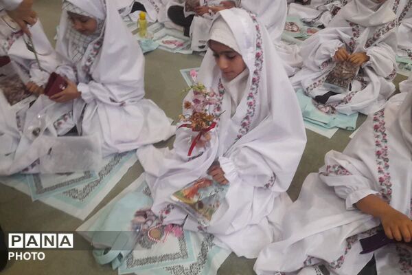 جشن تکلیف پر از لبخند در حوزه علمیه خواهران شهرستان پیشوا