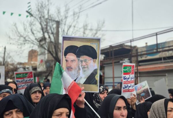  لبیک ملت ایران به فرمان رهبری