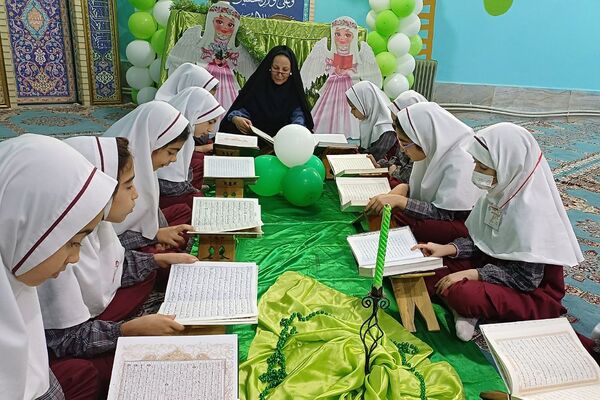 برگزاری محفل انس با قرآن کریم در دبستان ستایش شهریار