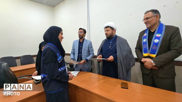 نشست معاون پرورشی و فرهنگی اداره کل آموزش و پرورش خوزستان با دانش آموز خبرنگاران پانا 