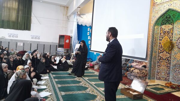 پرسش وپاسخ کارشناس قرآن، عترت و نماز در جمع معتکفین مسجد فاطمیه گنبد سبز نیشابور