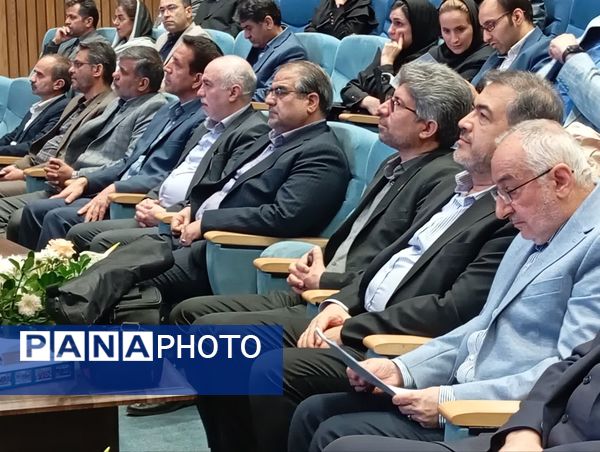 آیین تجلیل از واحدهای نمونه استاندارد و سفیران دانش‌آموزی استاندارد