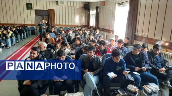 اولین نشست روسای تشکل‌های دانش‌آموزی مدارس سمپاد استان در دبیرستان فرزانگان ۲دوره دوم ناحیه۷ مشهد 
