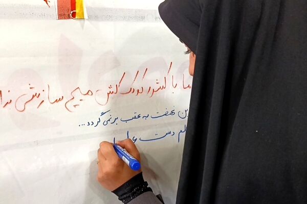 برپایی نمایشگاه «شهدای جنگ رمضان» در روستای مؤمن آباد قم
