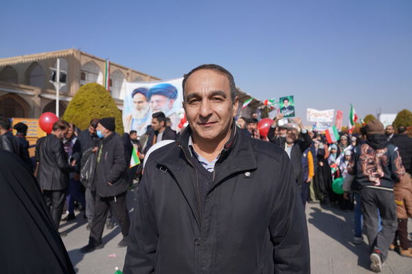 بازدید مدیرکل آموزش و پرورش از غرفه اداره‌کل نوسازی مدارس استان اصفهان در راهپیمایی 22 بهمن