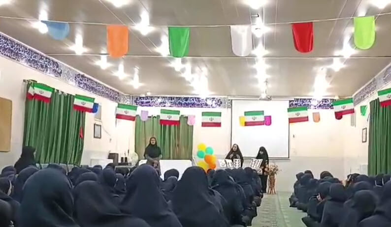 شور و شوق دانش‌آموزان در جشن آغاز سال تحصیلی دبیرستان عترت راوند کاشان