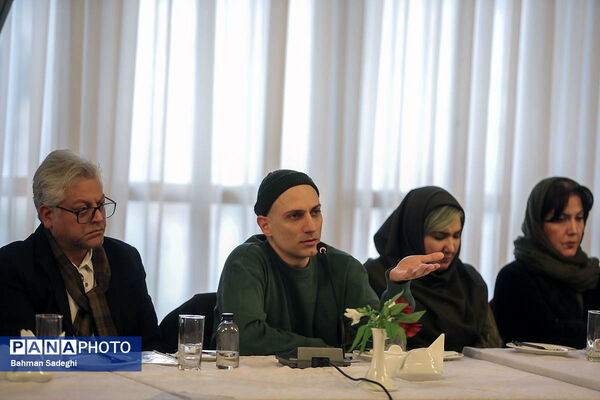 نشست معاون اول رئیس جمهور با جمعی از هنرمندان موسیقی، تئاتر و هنرهای تجسمی