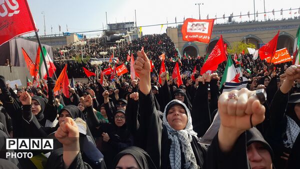 تجدید میثاق با آرمان‌های انقلاب، تهران در سوگِ رهبر شهید یکپارچه سیاه پوش شد