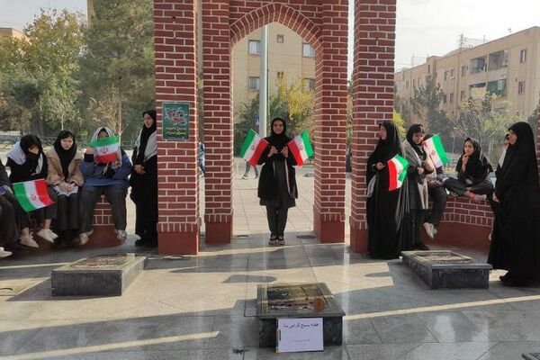 حضور دانش‌آموزان هنرستان حدیث کساء در مقبره الشهدای خاورشهر