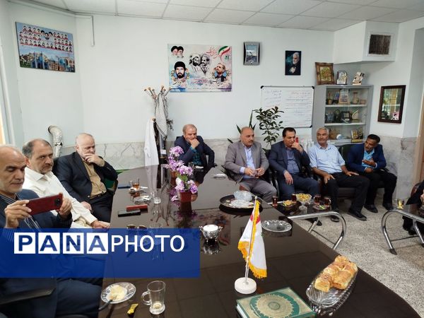 نشست هم‌اندیشی پیشکسوتان امورتربیتی با معاون پرورشی  و تربیت بدنی کاشمر