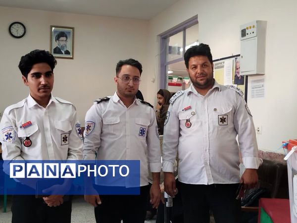 مردم شهرستان فاروج همدل و یکصدا پای صندوق‌های رأی 