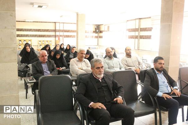 کارگاه تخصصی پیشگیری از آسیب‌های اجتماعی در مدارس فیروزکوه با هدف ارتقای مدیریت آموزشگاهی