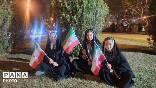 گذری بر اجتماعات شبانه میدان ولیعصر الهیه مشهد