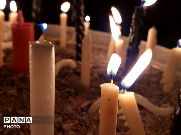 شمع ها هم‌نوا با خیمه‌ها در شامِ غریبان