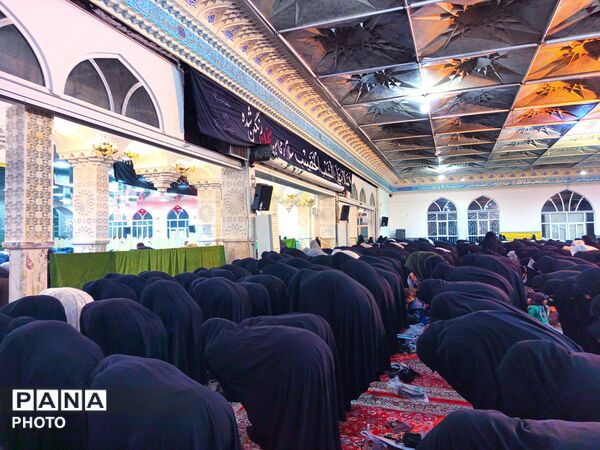 نماز جماعت همزمان با اربعین رهبر شهید انقلاب اسلامی