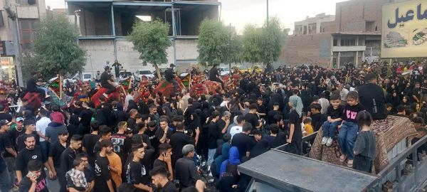 استقبال عزاداران حسینی از کاروان نمادین اسرای کربلا در قم