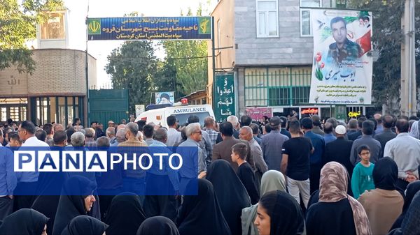 وداع باشکوه مردم قروه با پیکر مطهر شهید ایوب شیری