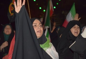 عهد، مانند آب جاری باید در رگ‌های تاریخ جریان داشته باشد
